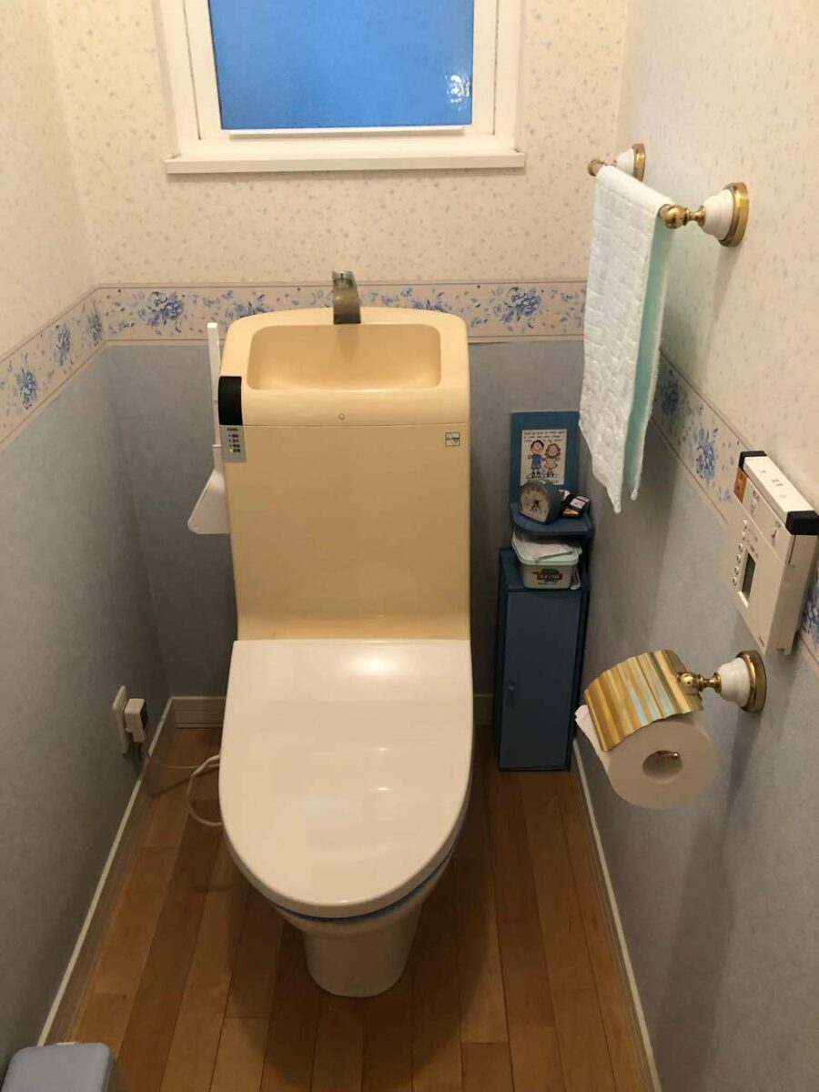 建築時のお洒落な内装の雰囲気はそのままお掃除しやすいトイレに交換