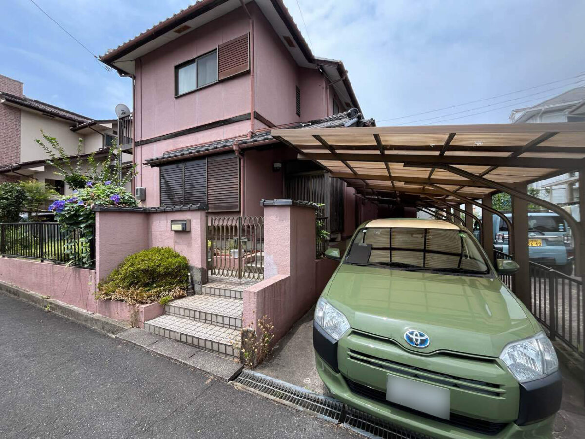 ヒョウで穴が空いたカーポートの波板ポリカ屋根の交換リフォーム