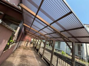 知多市　N様邸　ヒョウで穴が空いたカーポートの波板ポリカ屋根の交換リフォーム
