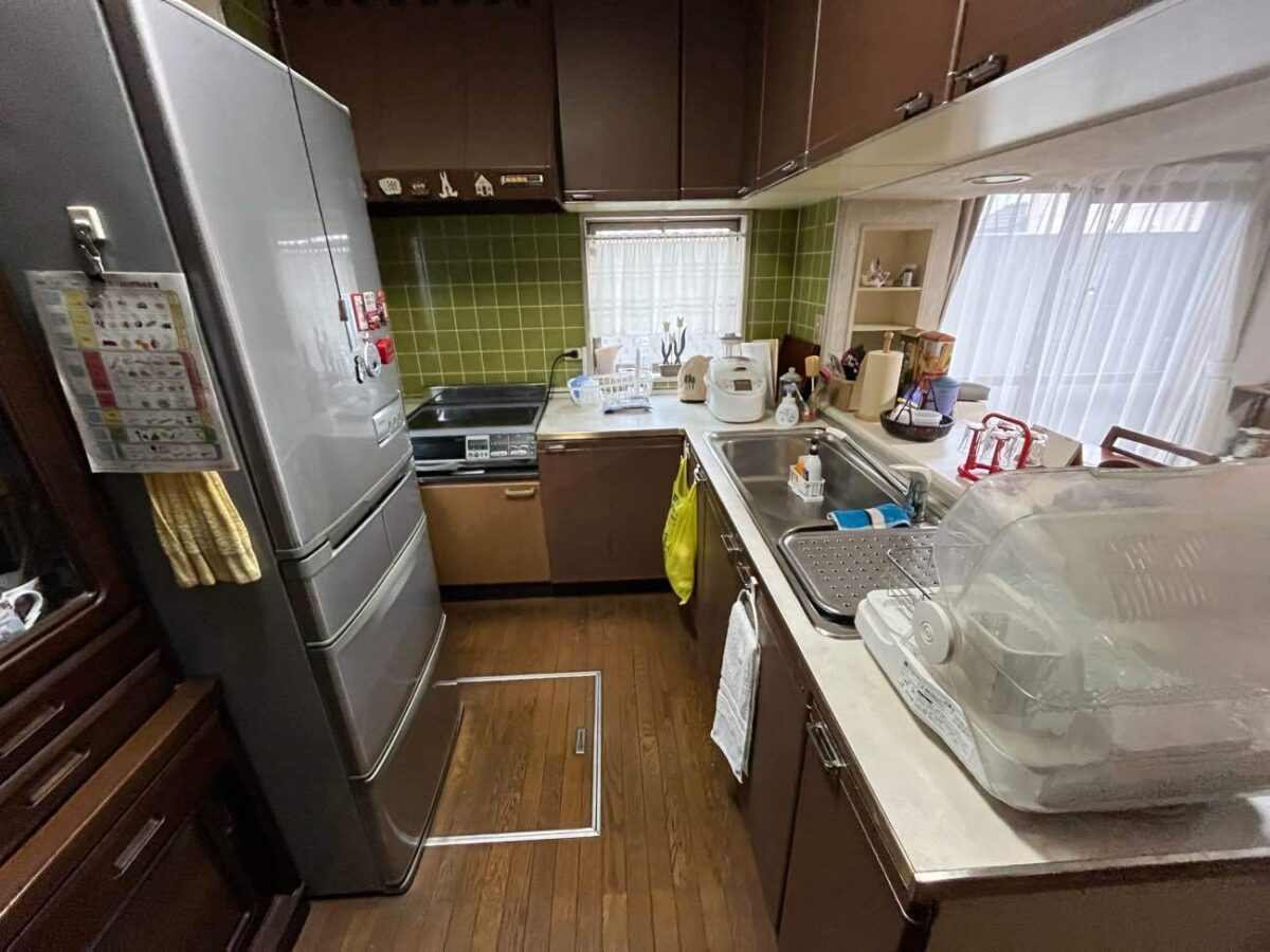 家事ラクを叶える最新L型キッチンと、明るく心地よいダイニング空間