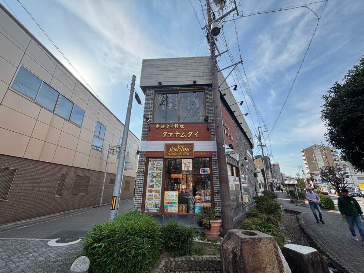 高所木部をビス補強と高品質シリコン塗装で守る店舗外装リフォーム