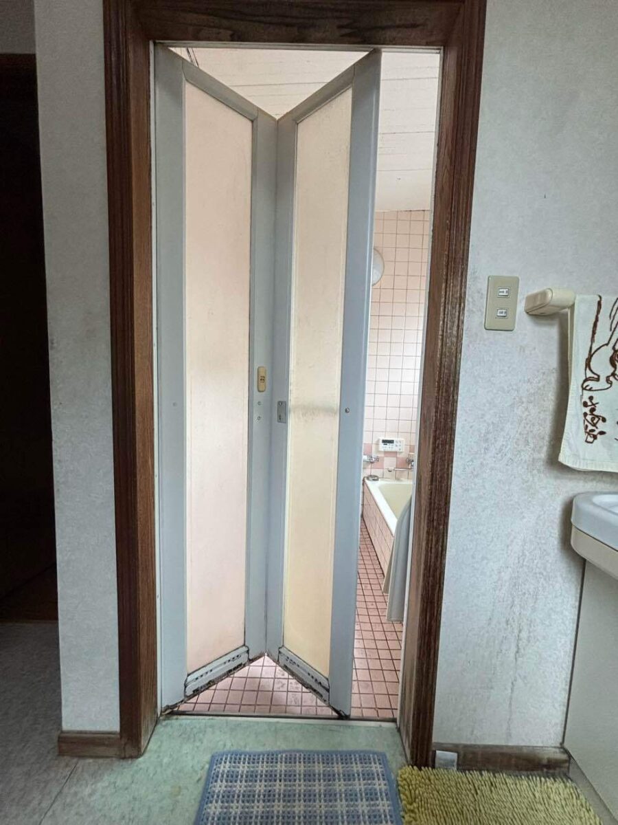 カバー工法で叶える浴室ドア刷新