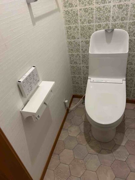 【東海市】トイレ交換と内窓設置リフォーム！壁の補修まで叶えた快適な水廻り空間｜リフォームウイング