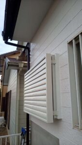 【武豊町】窓の目隠しルーバー設置リフォーム！外からの視線を気にせず過ごせる快適空間へ｜リフォームウイング